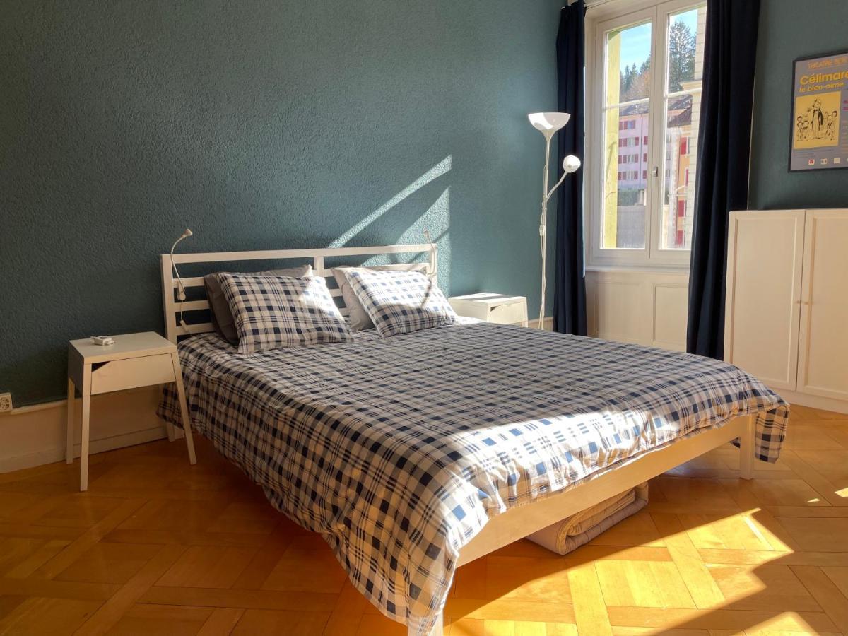 Le Locle : Bel Appartement Chaleureux 外观 照片