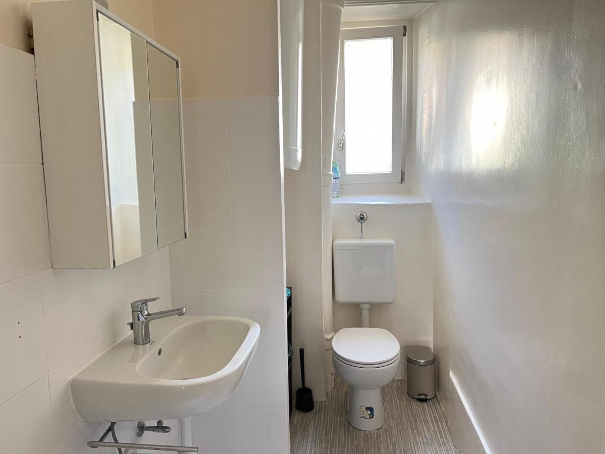 Le Locle : Bel Appartement Chaleureux 外观 照片