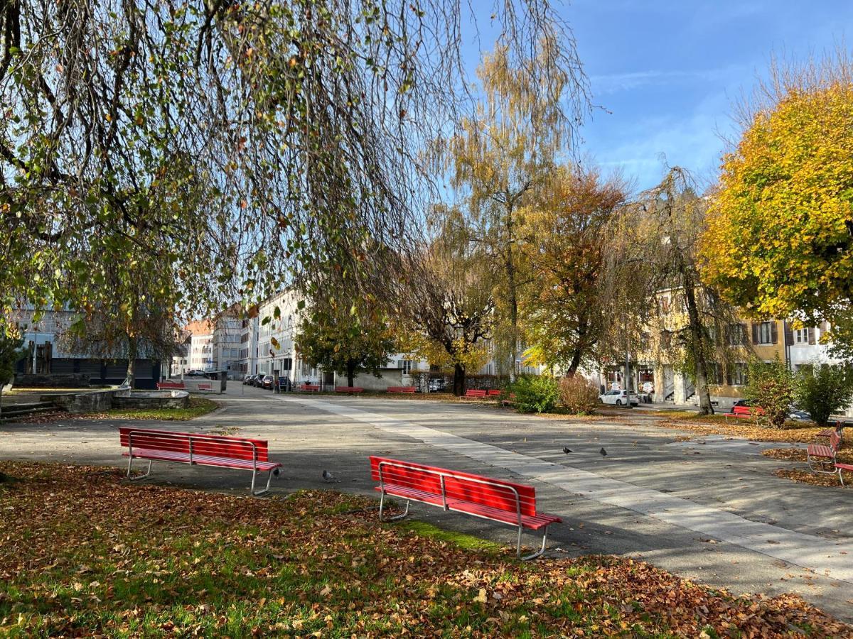 Le Locle : Bel Appartement Chaleureux 外观 照片
