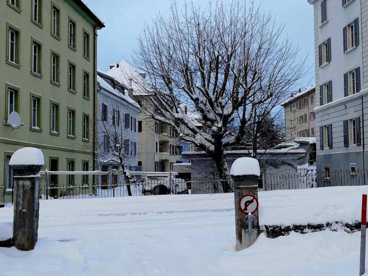 Le Locle : Bel Appartement Chaleureux 外观 照片