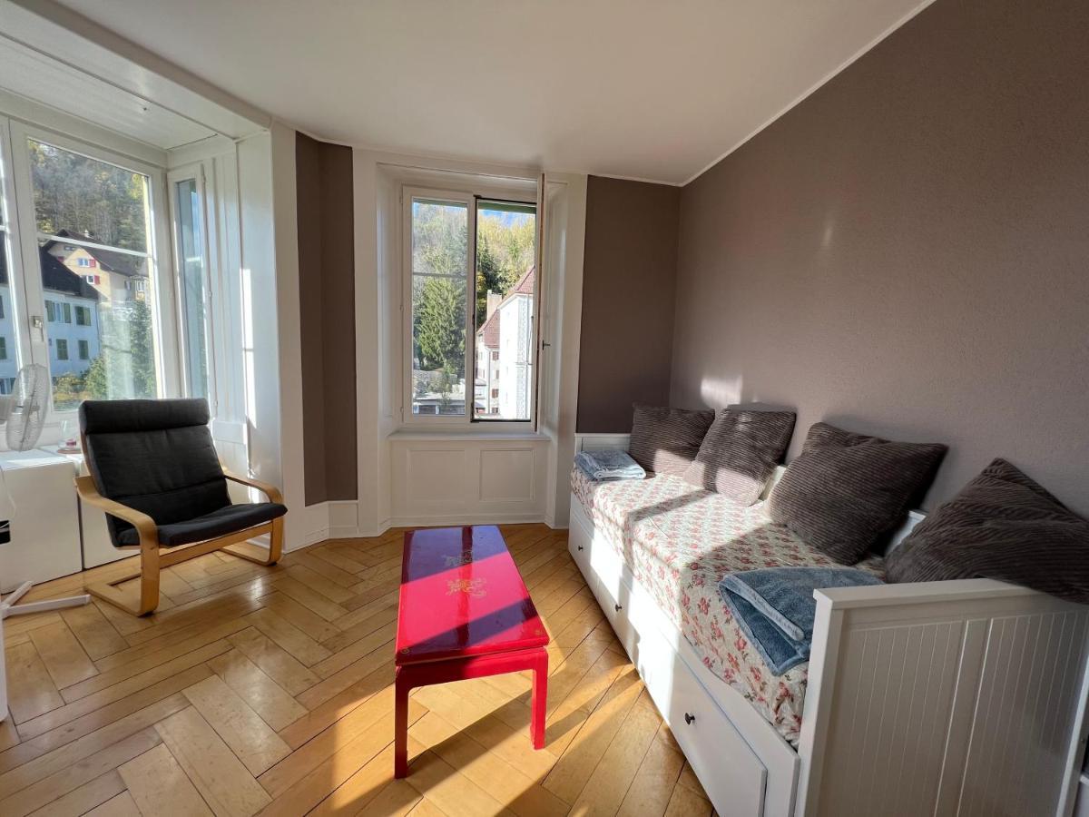 Le Locle : Bel Appartement Chaleureux 外观 照片